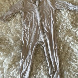 Kyte baby footie in Oat